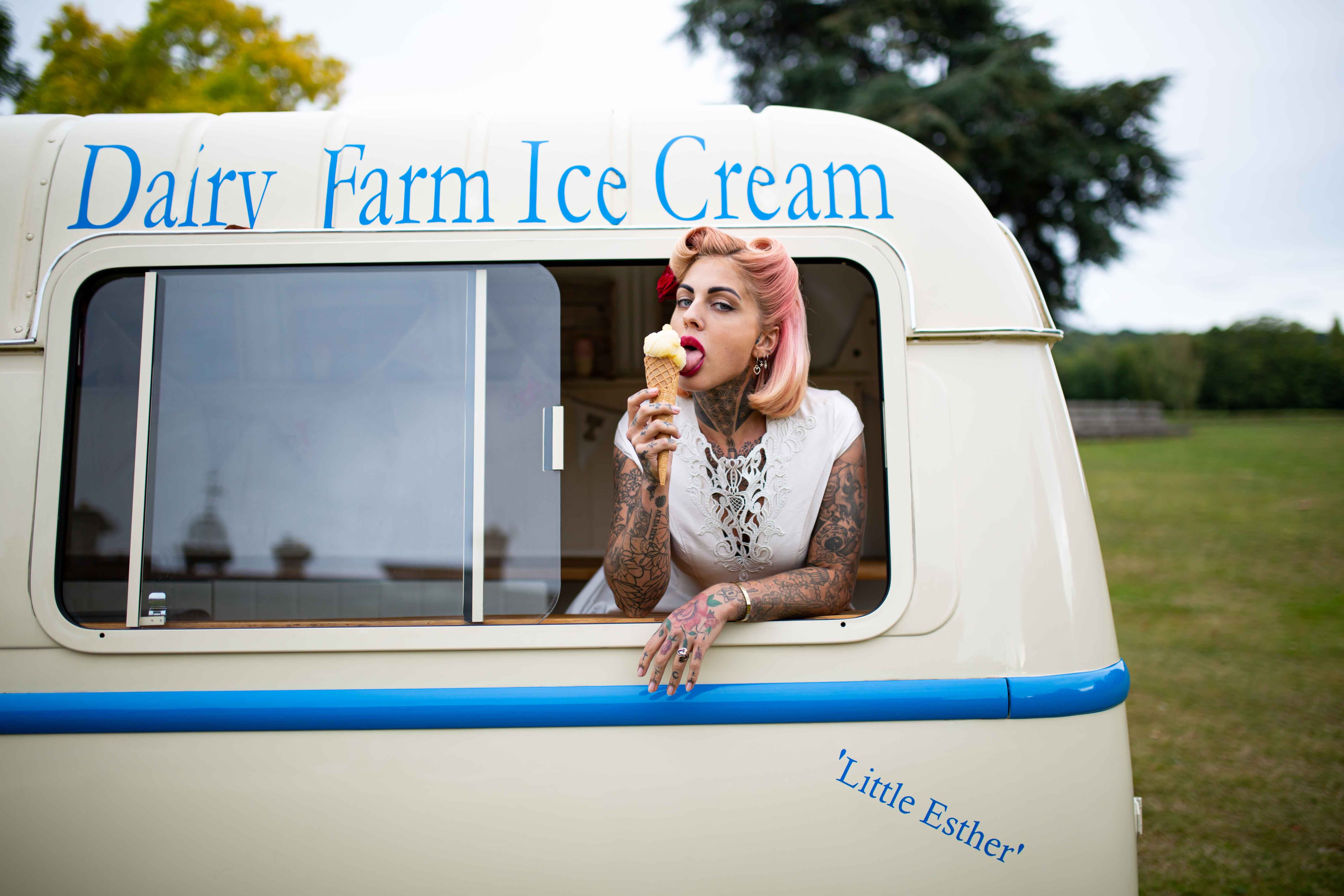 images/journal/20210519Blog65/Female_Icons_Bake_to_the_Future_Styled_shoot_-_Florence_Berry_Photography-165.jpg